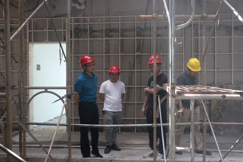 湖南建工集團(tuán)裝飾工程公司黨委書記、董事長(zhǎng)康思源深入在長(zhǎng)項(xiàng)目一線檢查安全生產(chǎn)工作